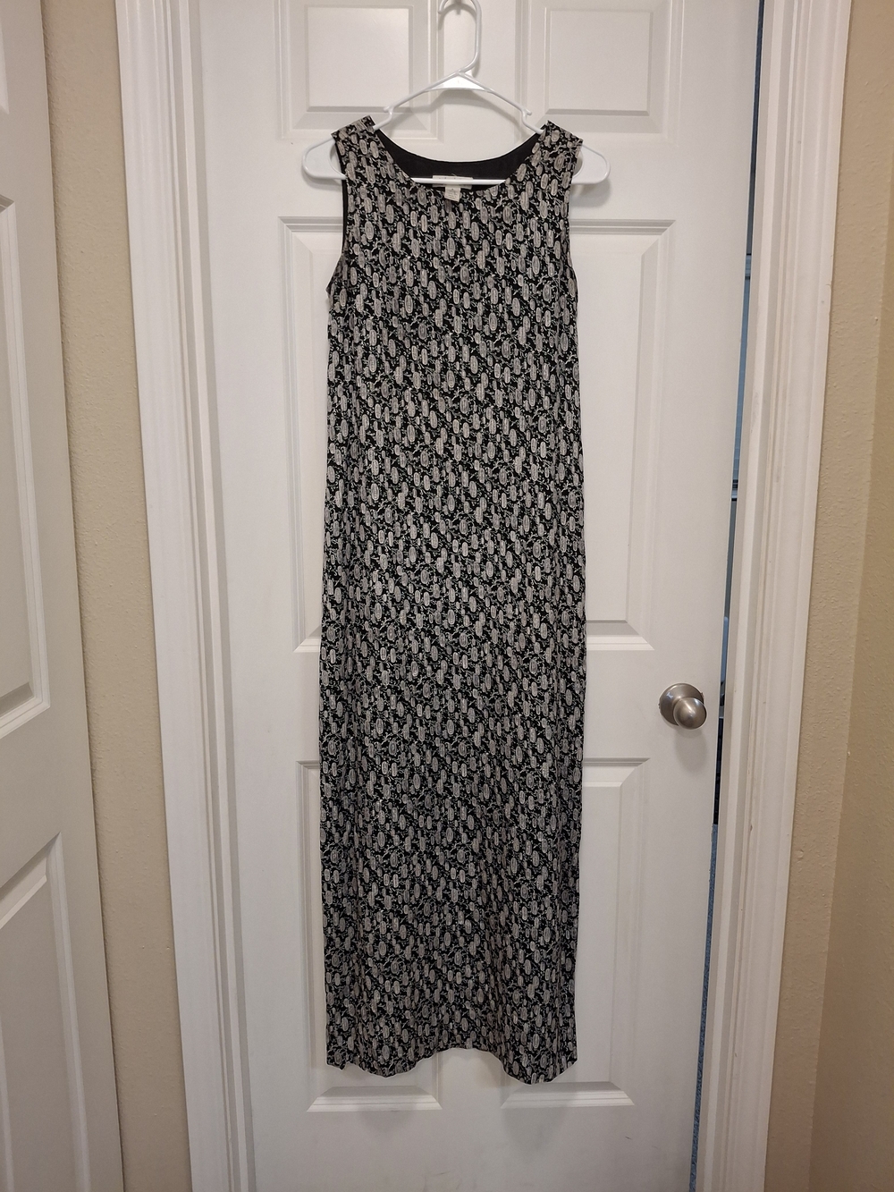 Tyler Boe Black and White Sleeveless Printed Maxi Dress